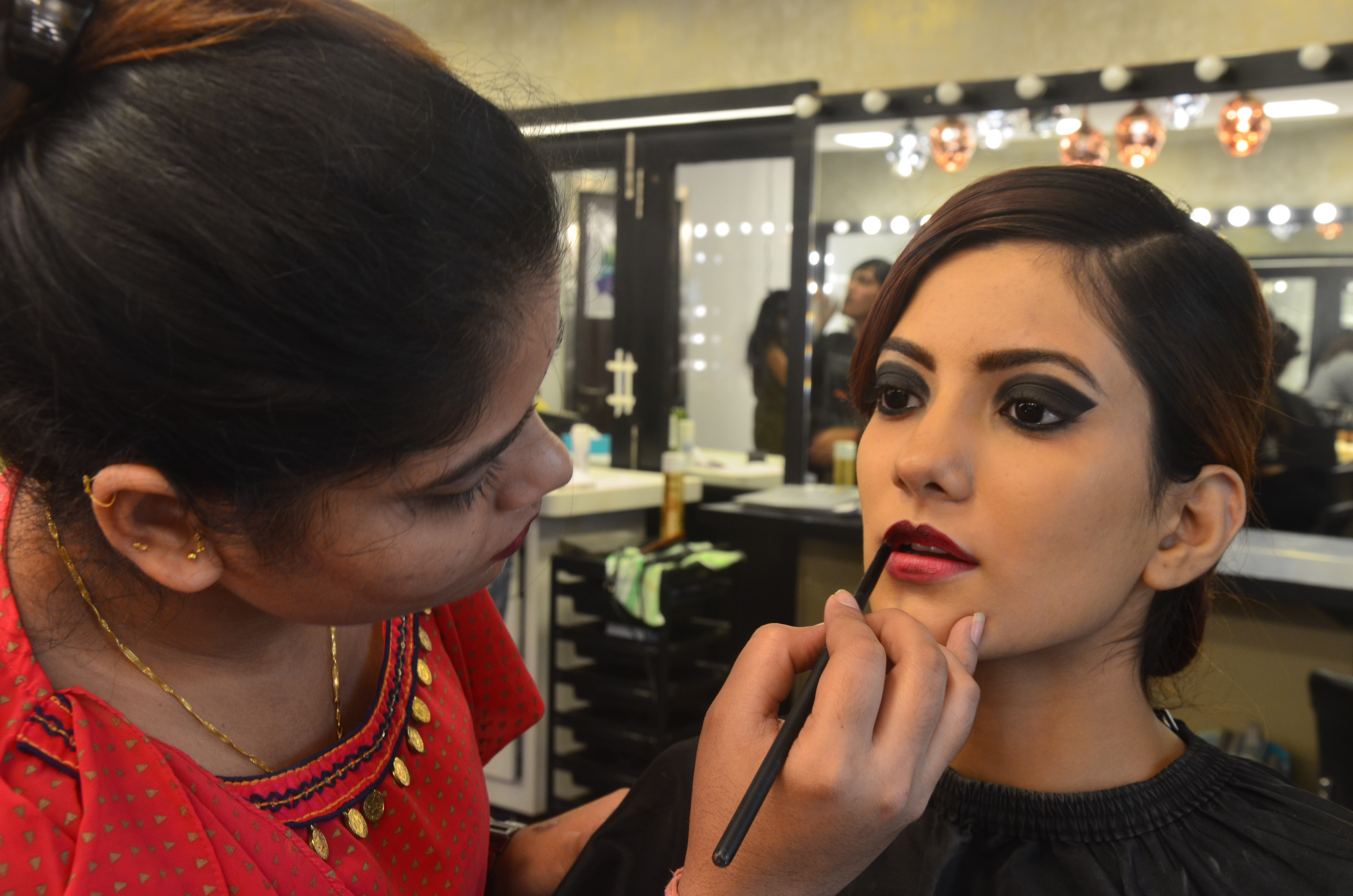 Professional Makeup Course To Build Your Career In The Makeup Industry